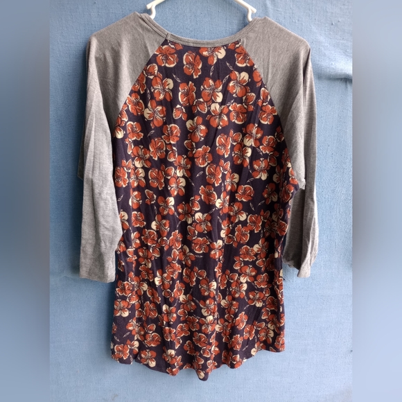 LuLaRoe Women's size XL Floral 3/4 Sleeve Top - Picture 2 of 4